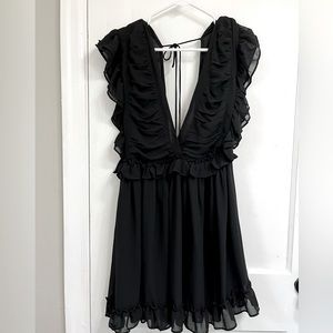 Little black dress // Storia size small // ruffled cap sleeve dress